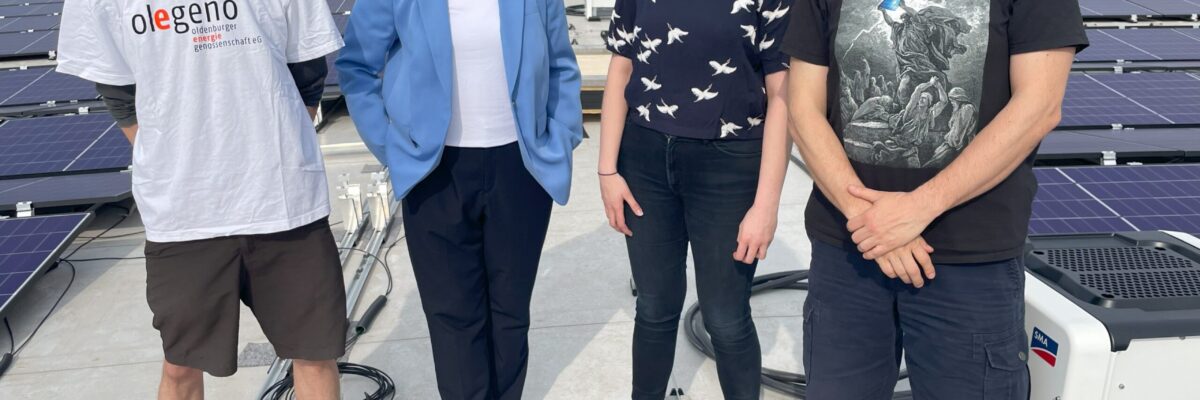 Der Vorstand der Olegeno im Mai 2024 mit Claudia Kemfert auf dem Dach der Quartiersgarage im ehem. Fliegerhorst.